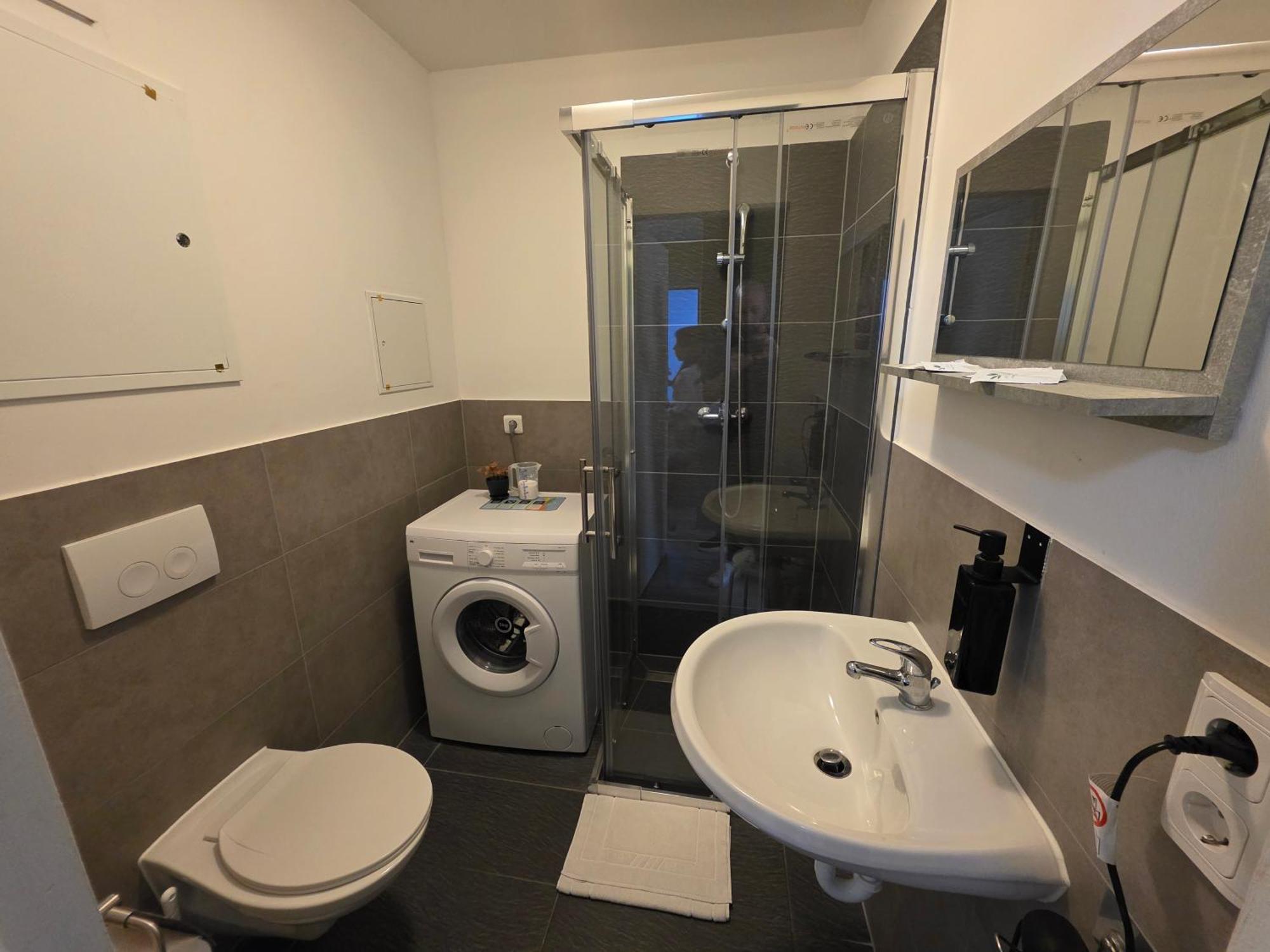Modern Living Studio Kueche Netflix Inklusive Top Lage Nürnberg Rom bilde
